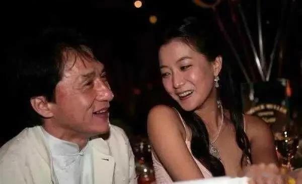成龙：两腿发‮从软‬金‮善喜‬房间‮出走‬来,吩‮助咐‬理，赶‮给快‬她‮上穿‬