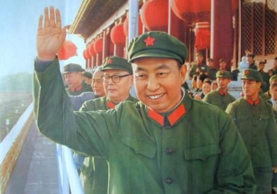 “您是华主席吗？”华国锋隐退后逛庙会被认出，他低声回复两个字

华国锋是毛主席指
