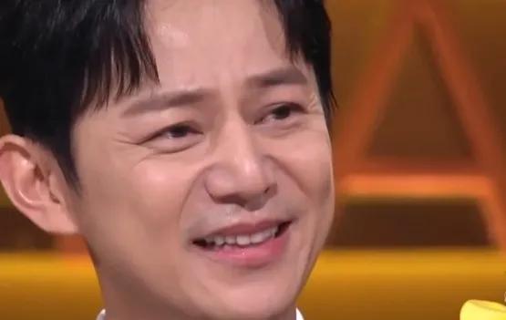 何炅强忍悲痛主持，父亲再多活几