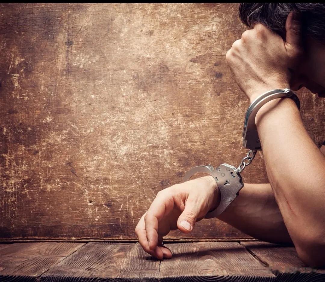 中国足球圈就是一个世界级的大笑话
球员被抓
主教练被抓
足协主席被抓
体育总局副