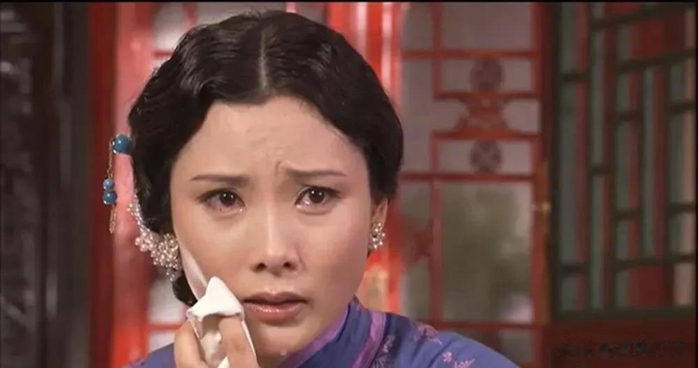 号称“姨太太”专业户的何赛飞，嫁给了老师的儿子，如今过的怎么样了？
当年老师邀请