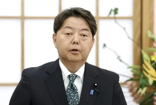 日本外相跑到我们这来是添堵来了！会不会好好说话，能不能认清下自己！还感觉自己挺行