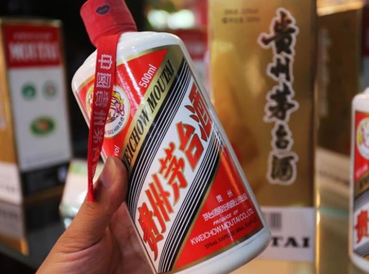未曾开封过的白酒，放了10年还能喝吗？酿酒师给出明确答复，满足这2点的话，不建议