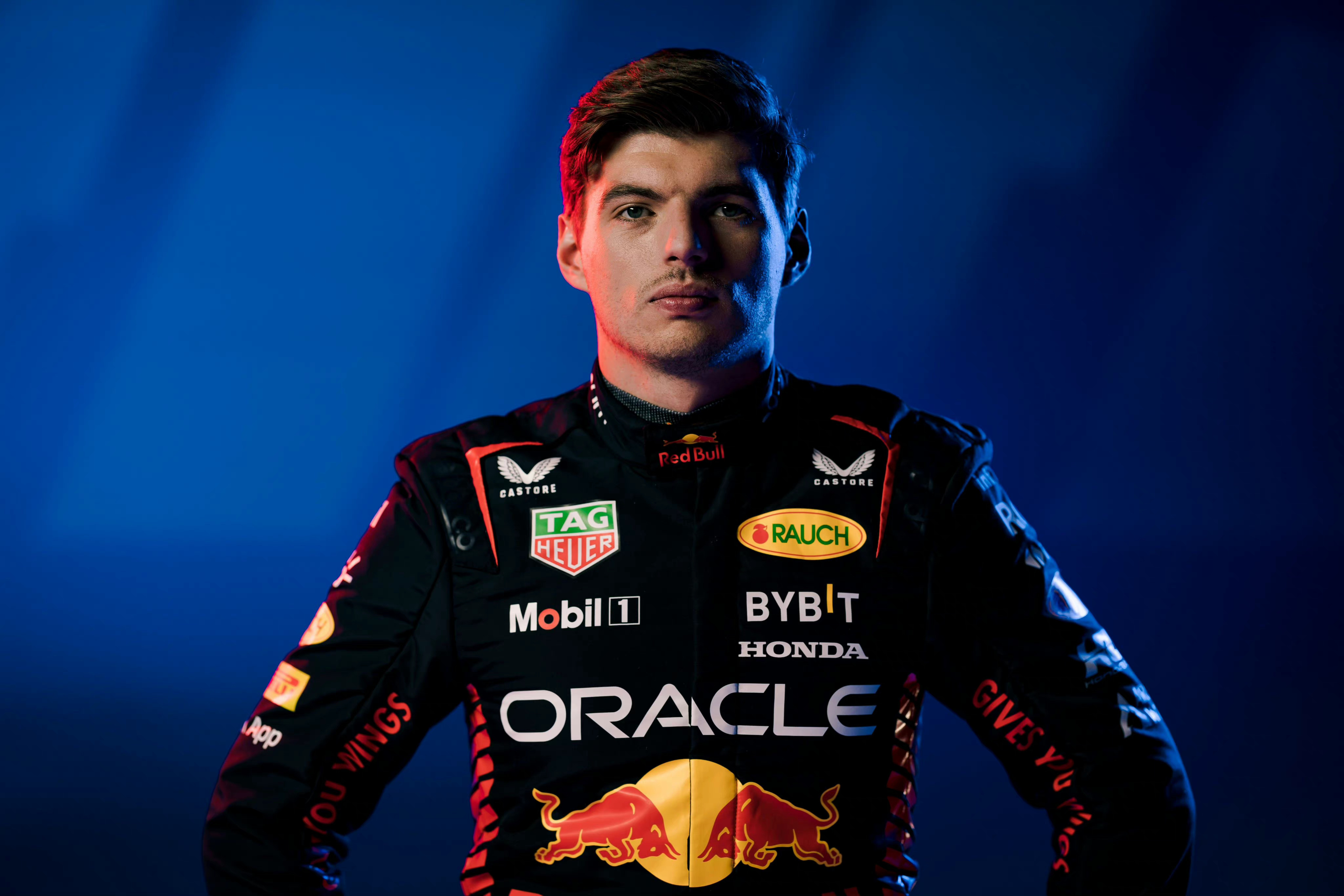 F1红牛2023赛季维斯塔潘和佩雷兹的新队服和头盔#F1##Car时尚##赛车#