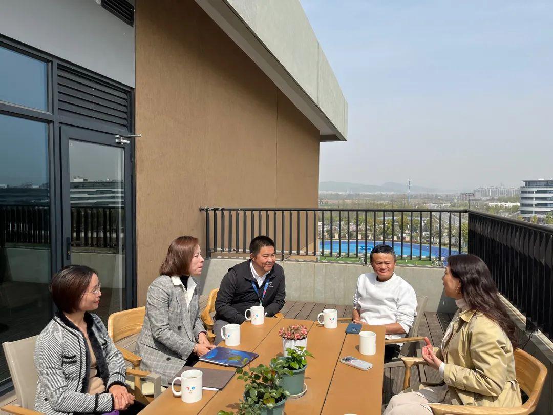 头条热榜。马云回国，群众为何如此兴奋？去年以来，马云陆续在日本、泰国、英国、法国
