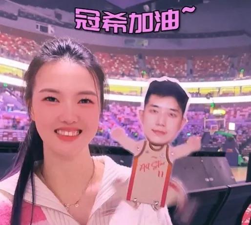 张常宁晒吴冠希合照 婚后生活大多在训练

CBA全明星赛，江苏男篮的吴冠希入选，