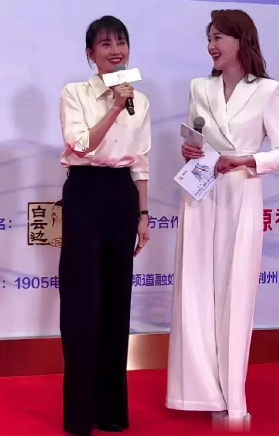 袁泉不愧为当代的“东方赫本”！漂亮、闪亮、保守，不穿暴露的衣服也会受到大家的喜爱