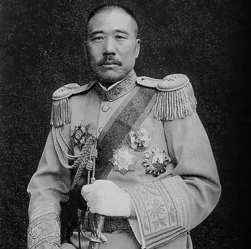 1928年，47岁的“狗肉将军”张宗昌迎娶14岁的朱宝霞为21姨太太。不料，新婚