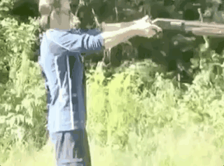 武器操作失误有多可怕？[呲牙]