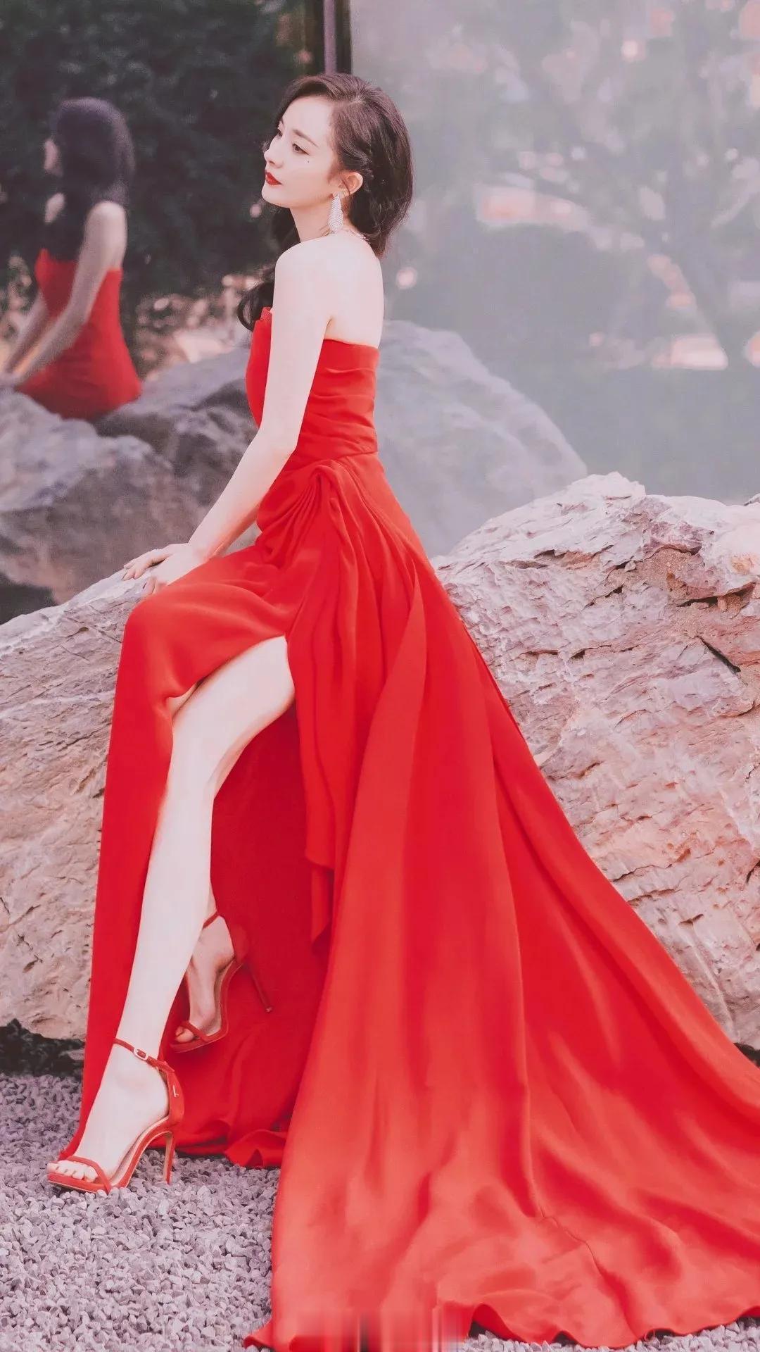 私人行程就不要关注，有什么大毛病。看看美照不好吗？#疑似偶遇杨幂与父母入住香港酒
