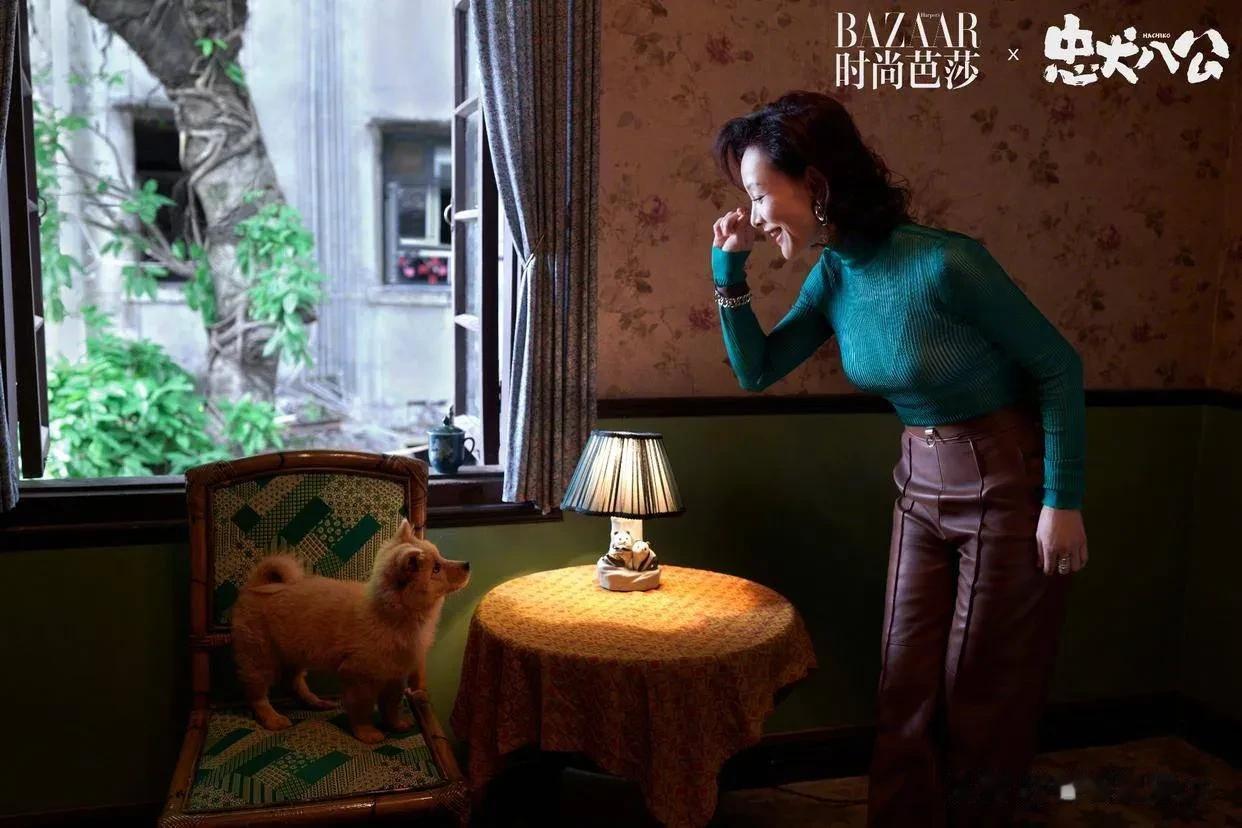 冯小刚拥抱陈冲的照片真的很温馨。陈冲年轻的时候真的很漂亮，大眼睛，长睫毛，圆脸，