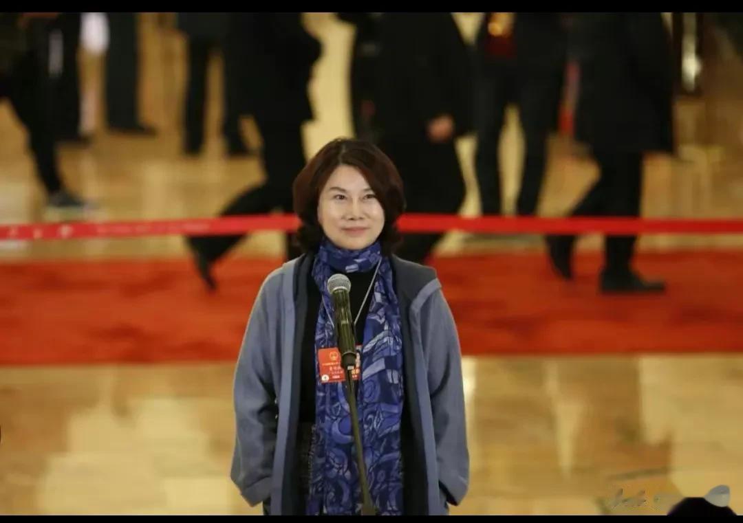 最接地气的人大代表还是董明珠

董明珠建议无论薪酬高低，五险一金都按一个标准缴纳