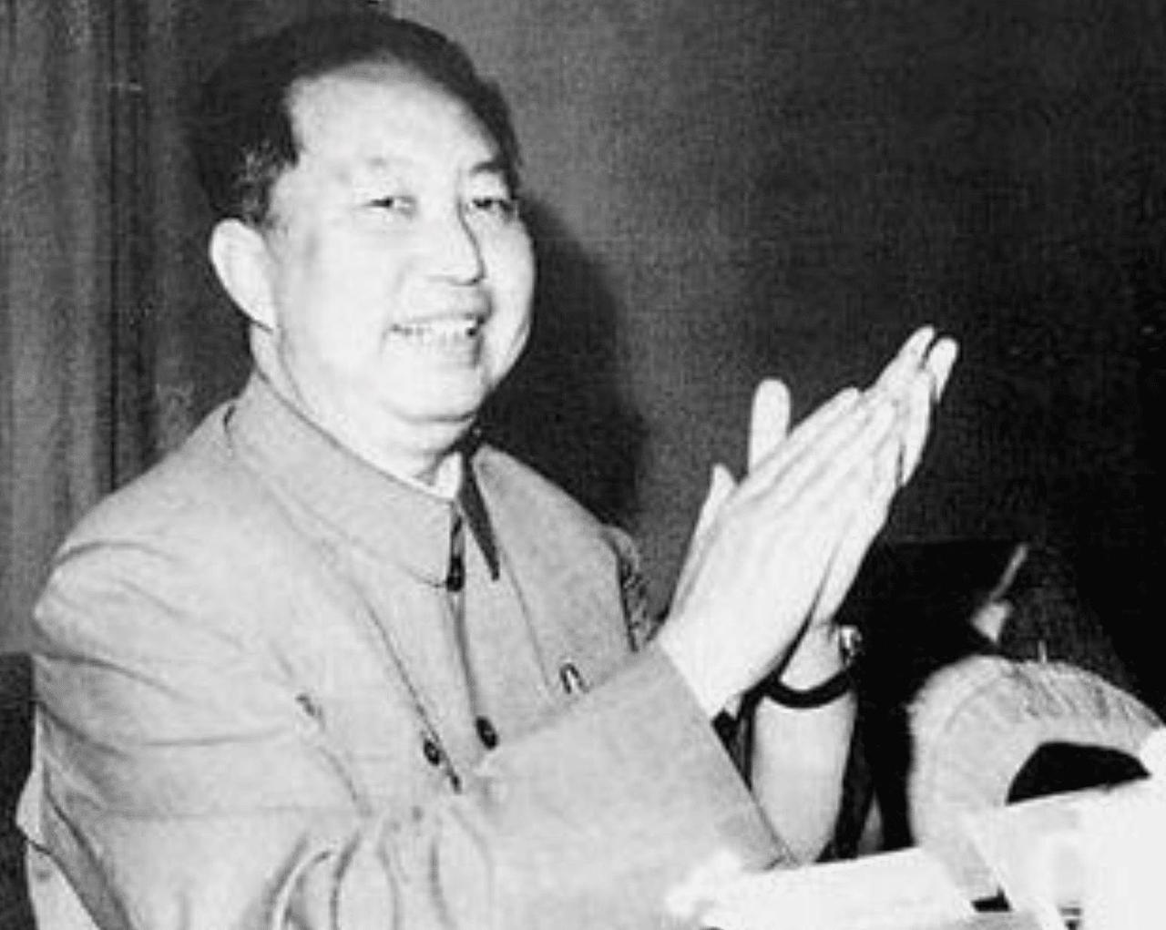 1980年汪东兴主动辞职，华国锋也紧接着辞职，晚年道出原因
   
1980年，