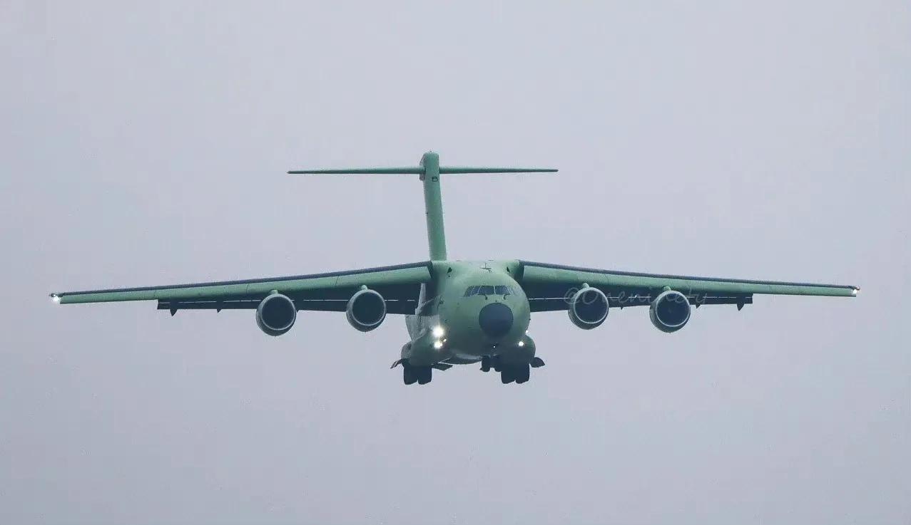 终于看到了安装涡扇-20发动机