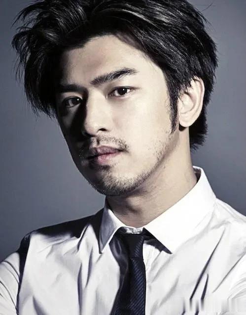  
原来我是一个渣男！
今天被老婆教育了，老婆说我是一个渣男。
我说我没有背叛老