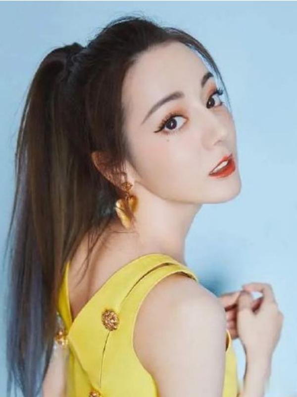 同样是高马尾造型，杨幂清纯，热巴活力，看到赵丽颖：女团出身？
哈喽大家好啊，我是