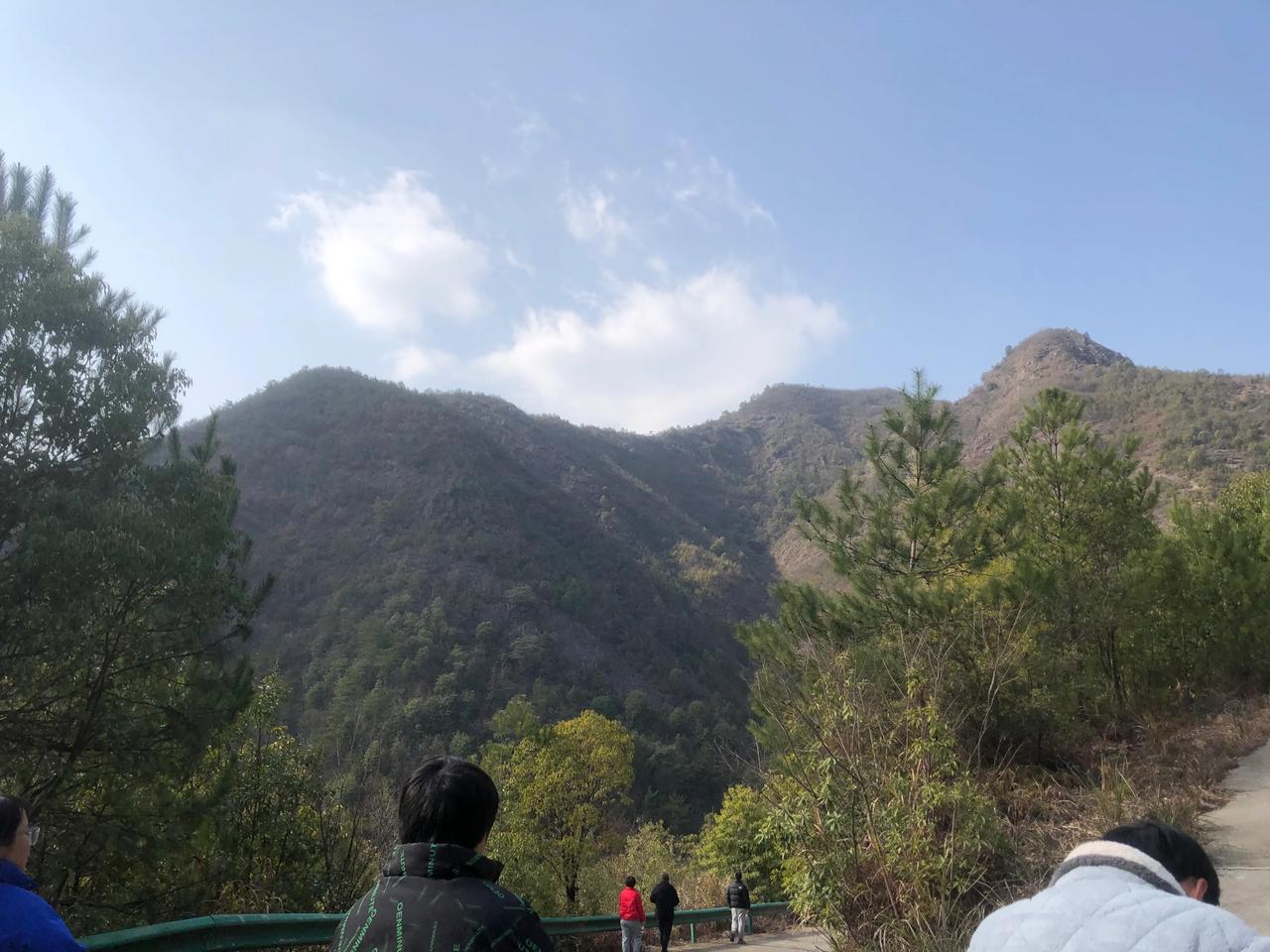  过年天气好，出门爬个山。阳康后第一次爬山。