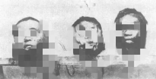 这是1937年，甘肃高台，董振堂军长牺牲后与其他两名高级将领一起被割下头颅，留下