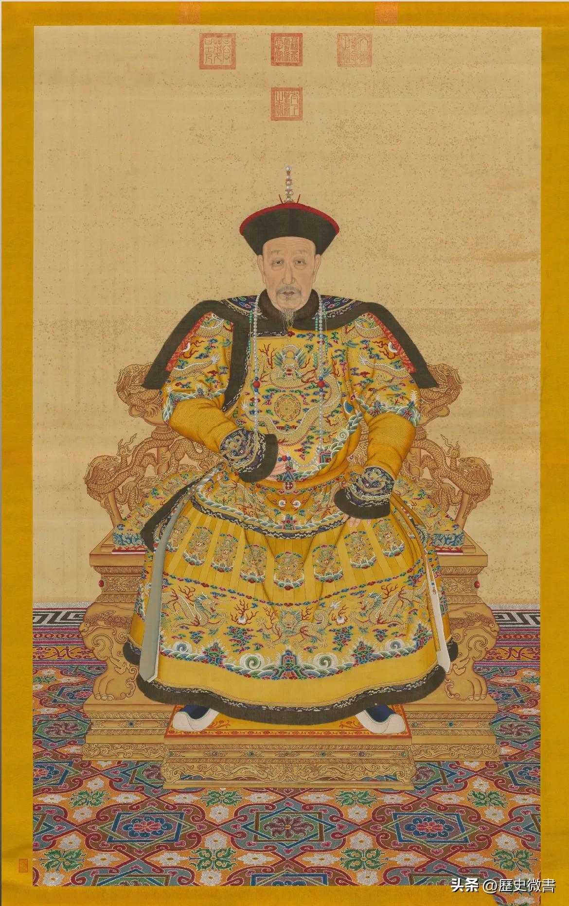 【乾隆老年朝服像】清 郎世宁 