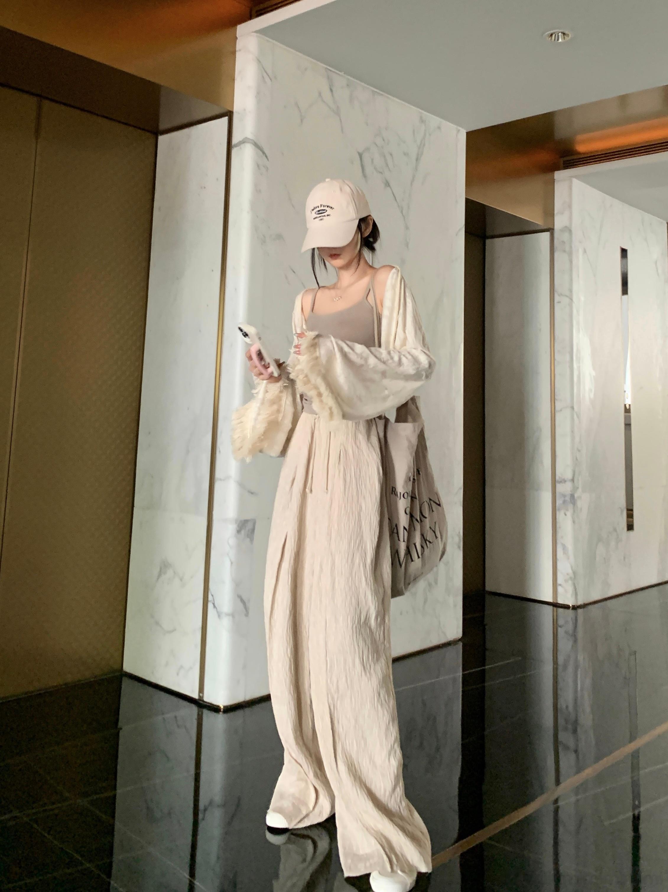 想要一条既能像麻料的裤子舒适有质感 有垂垂的属性  又不会像麻料的裤子那么易皱又