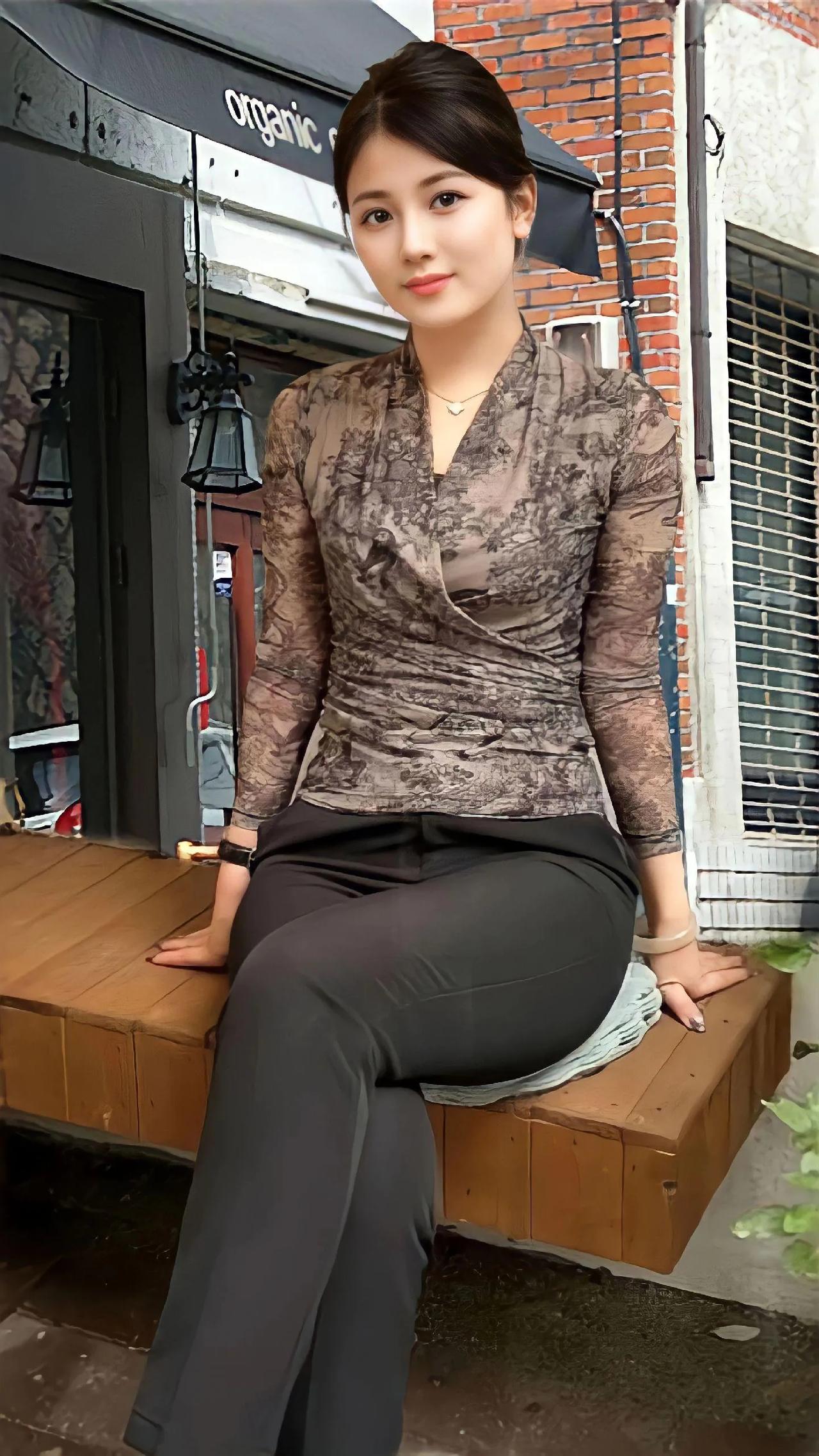 你知道一个男人在他最无助，最难过时，会把电话打给吗？
是他的亲人、朋友、还是他的
