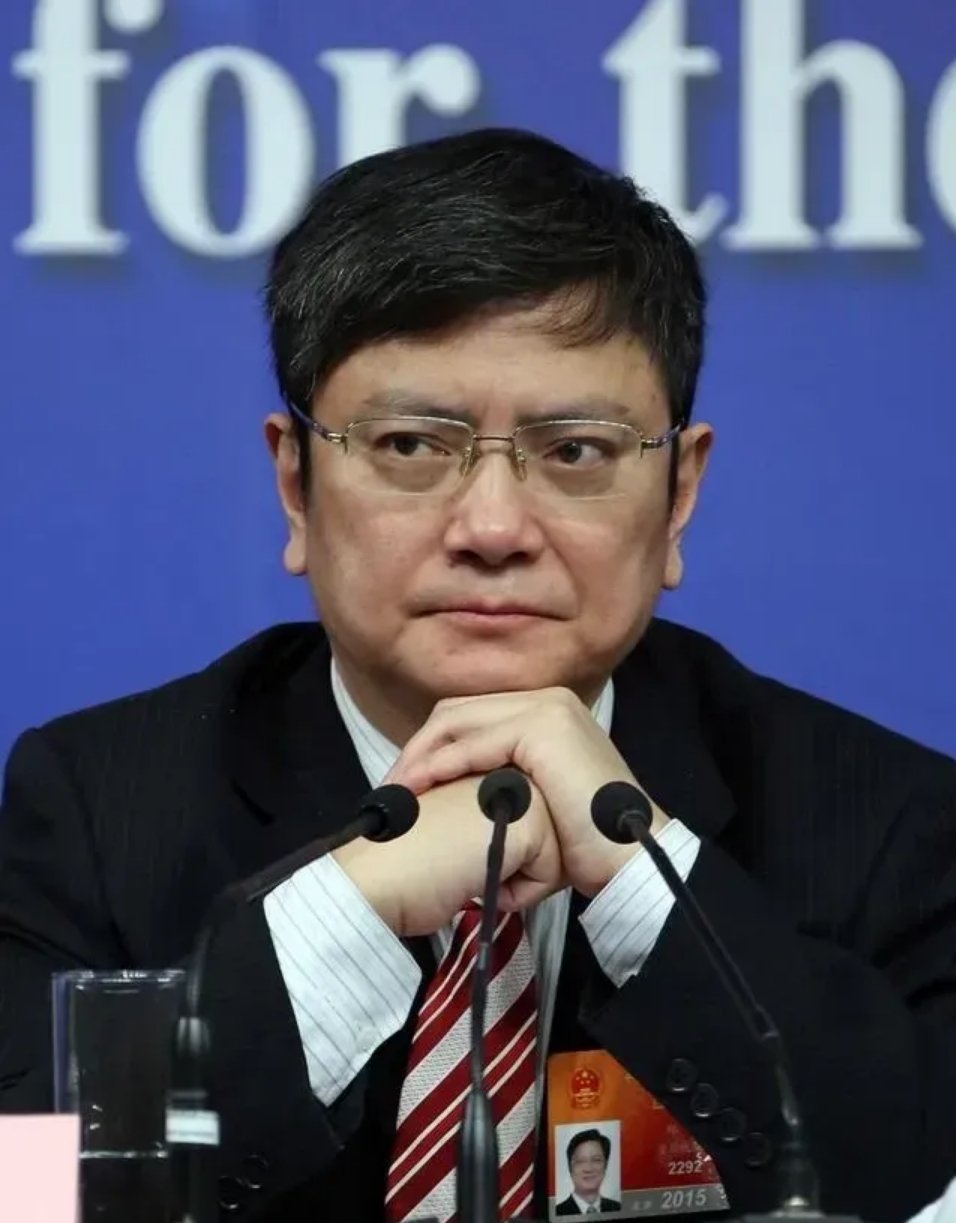 大学教授郑强说:同志们，我们的中小学教育搞的那么好，你见过外国人来考察过吗？人家