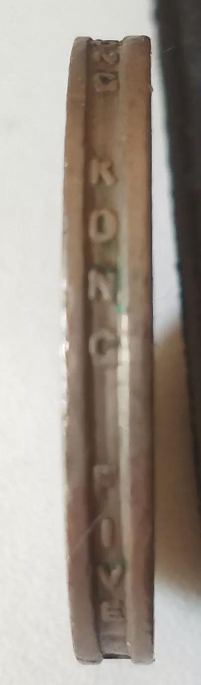 加厚版紫荆花图案的伍圆港币你见过没有？
港元或称港币，是香港的法定流通货币。
从