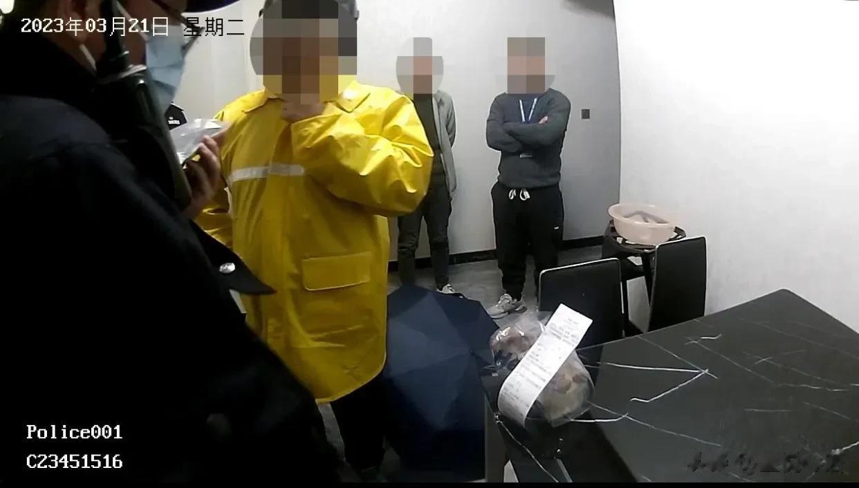 杭州一外卖小哥接到一名李女士的订单，看了一眼备注，备注上有“9958”这几个数字