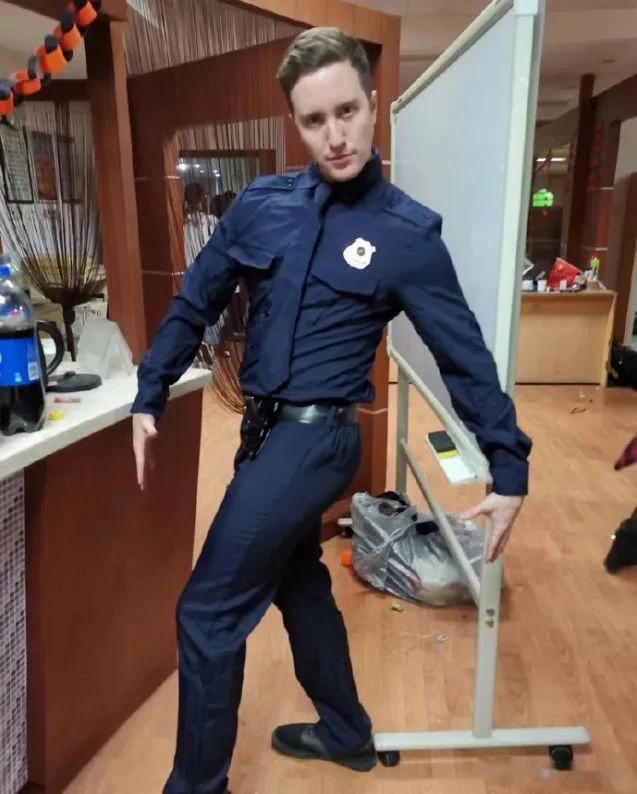 近日，有女生在网上举报自己在长沙某中学国际部就读时被外教猥亵，指控自己15、16