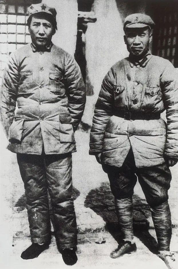 1936年，毛主席和朱德总司令在延安。
从1928年4月毛主席和朱德总司令领导的