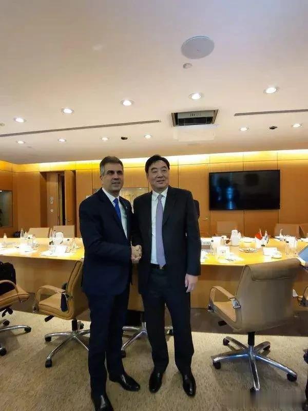 中国最近在发力中东外交。[赞]

除了在北京斡旋沙特和伊朗关系之外，中国中东问题