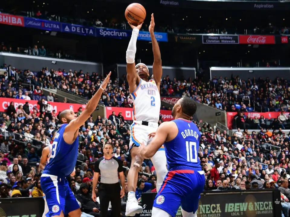 亚历山大第40次30+比肩恩比德东契奇 雷霆季后赛又进一步

NBA常规赛，雷霆