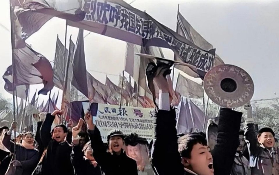 #历史那些事[超话]#这是中国的历史性时刻。1964年10月16日，中国第一颗原