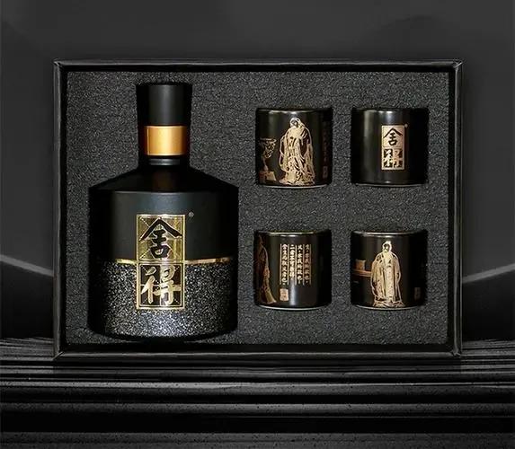 白酒圈奇怪鄙视链，喝光瓶酒看不起喝茅台的，资深酒友家里摆满“廉价酒”

白酒圈存