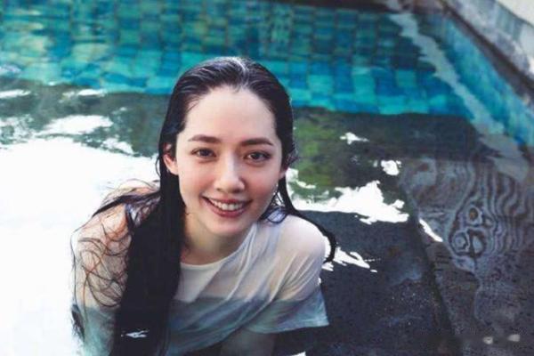 “明明是混血，却一点看不出”：杨颖郭碧婷上榜，她有四国血统！
嗨喽，亲爱读者朋友