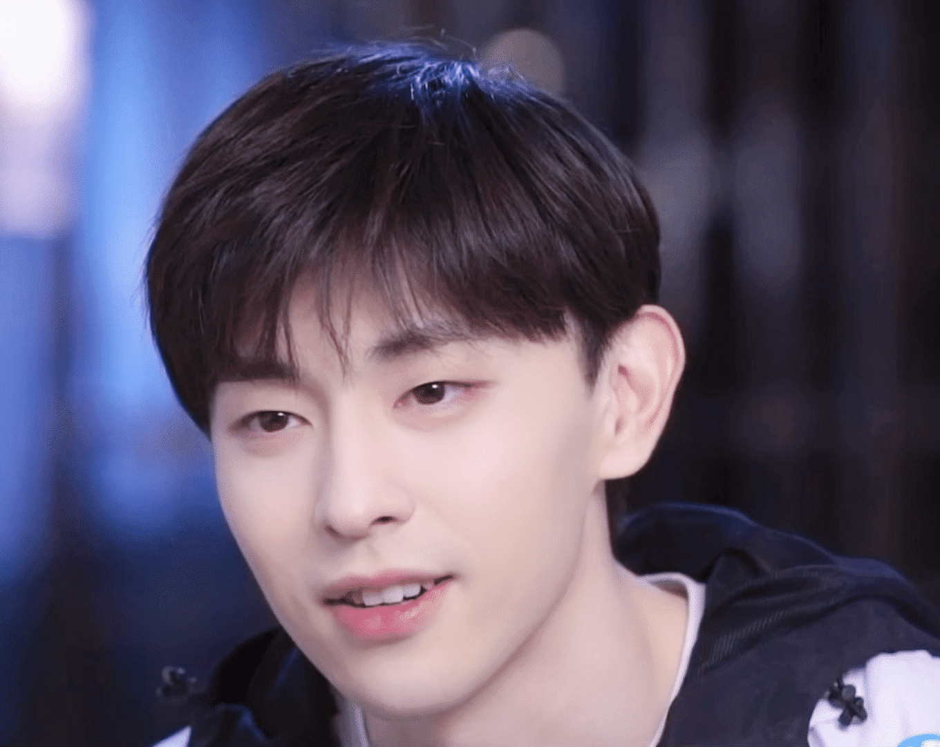  宝子年纪比我小，我也是职场打拼多年的人精，但在很多事情上，我觉得我特别特别佩服