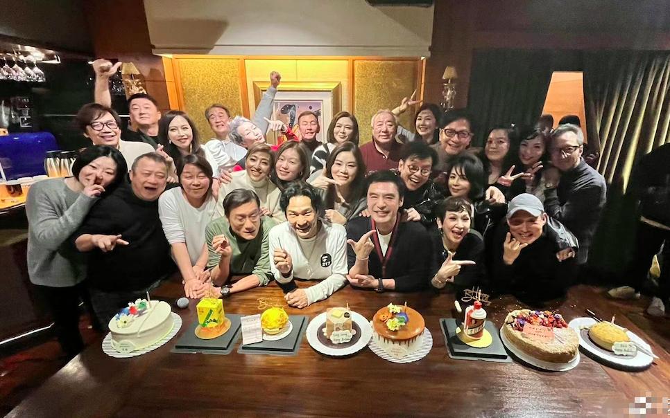 钟镇涛怎么也想不到，自己的七十大寿竟然让他湿了眼眶！

今年已经七十岁的钟镇涛原