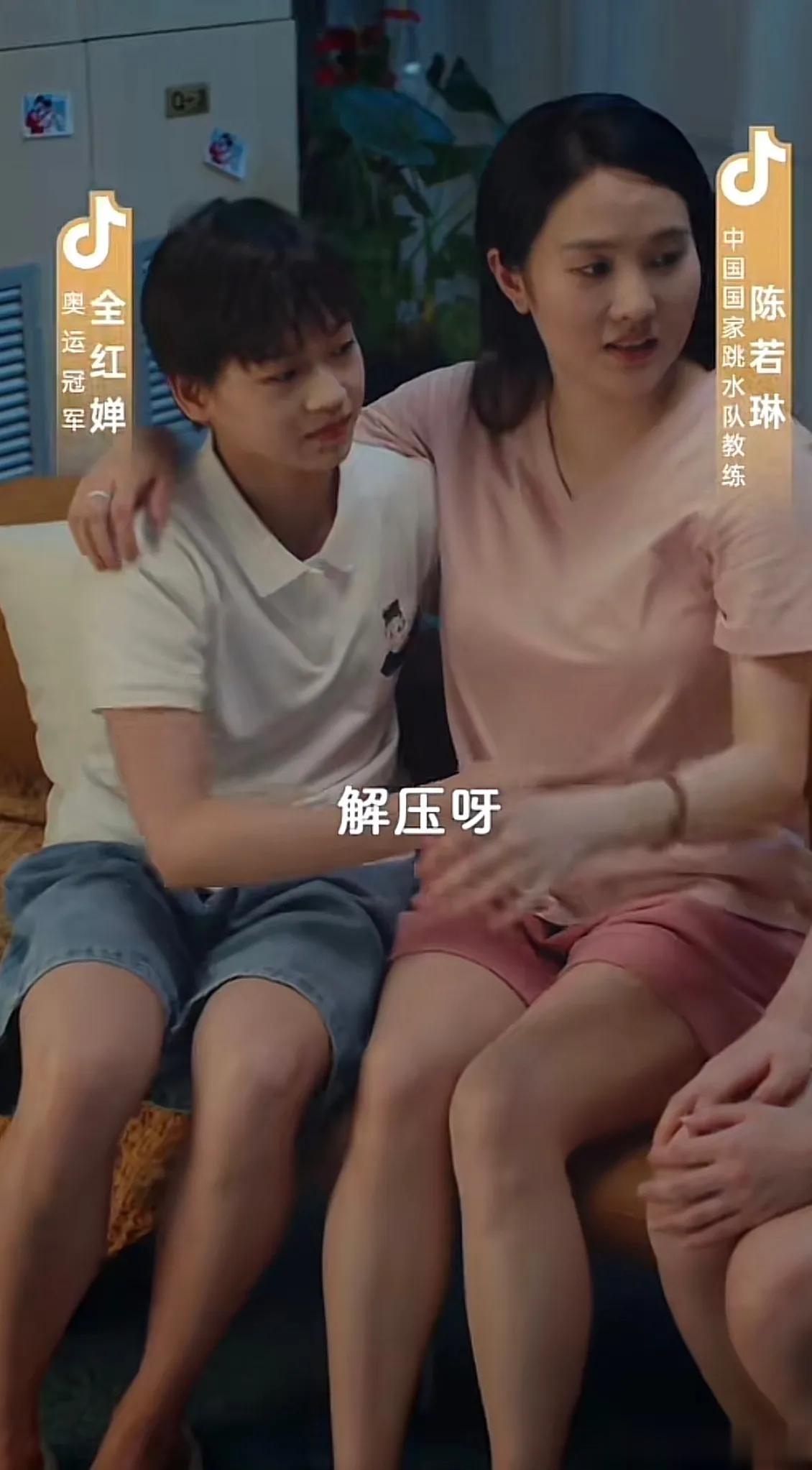 粉碎不和传言！陈若琳全红婵合体拍摄温馨感人视频，“一家三口”太暖心可爱啦！[偷笑