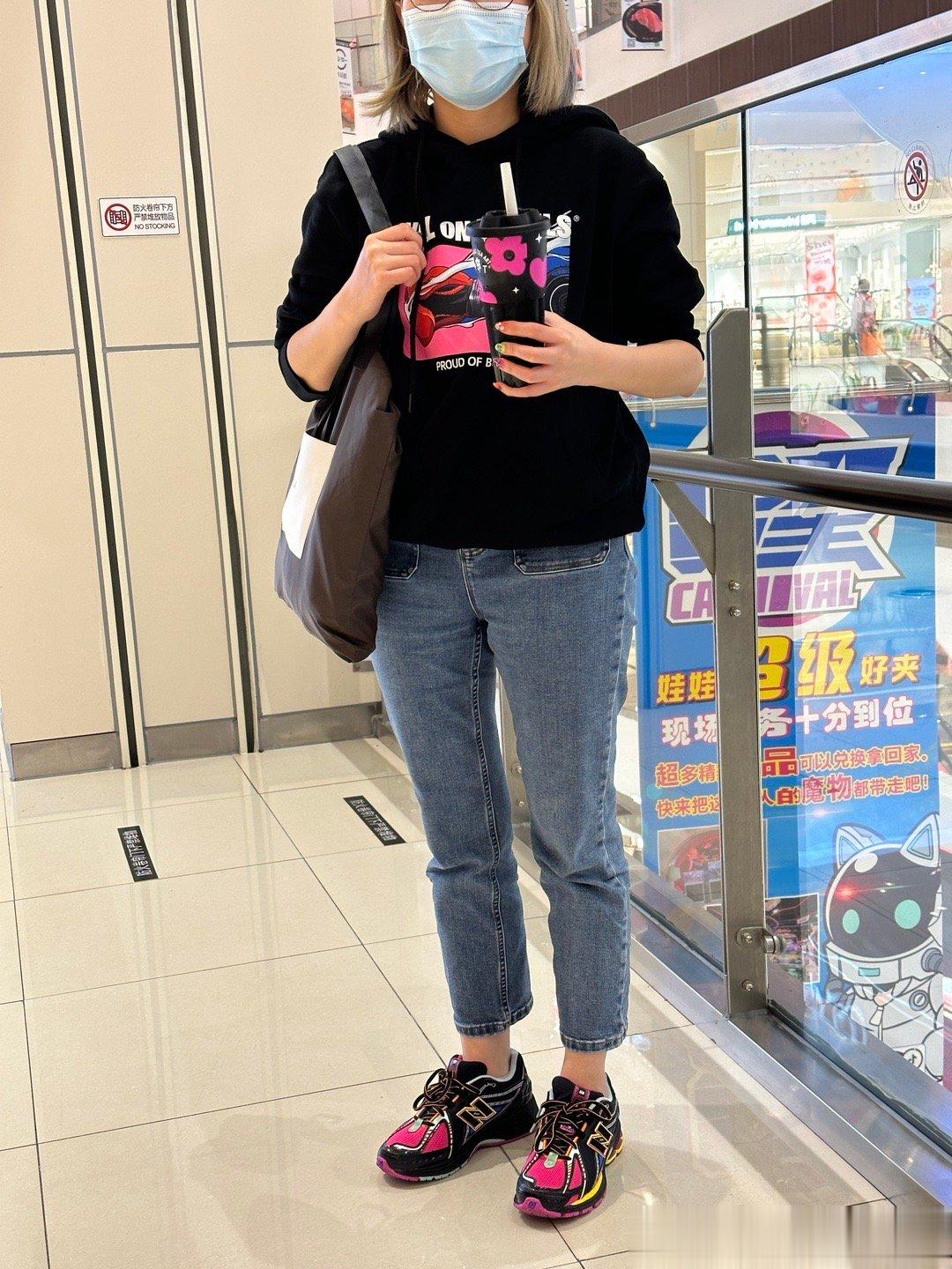 女儿长高了，裤子不够长了 ​​​