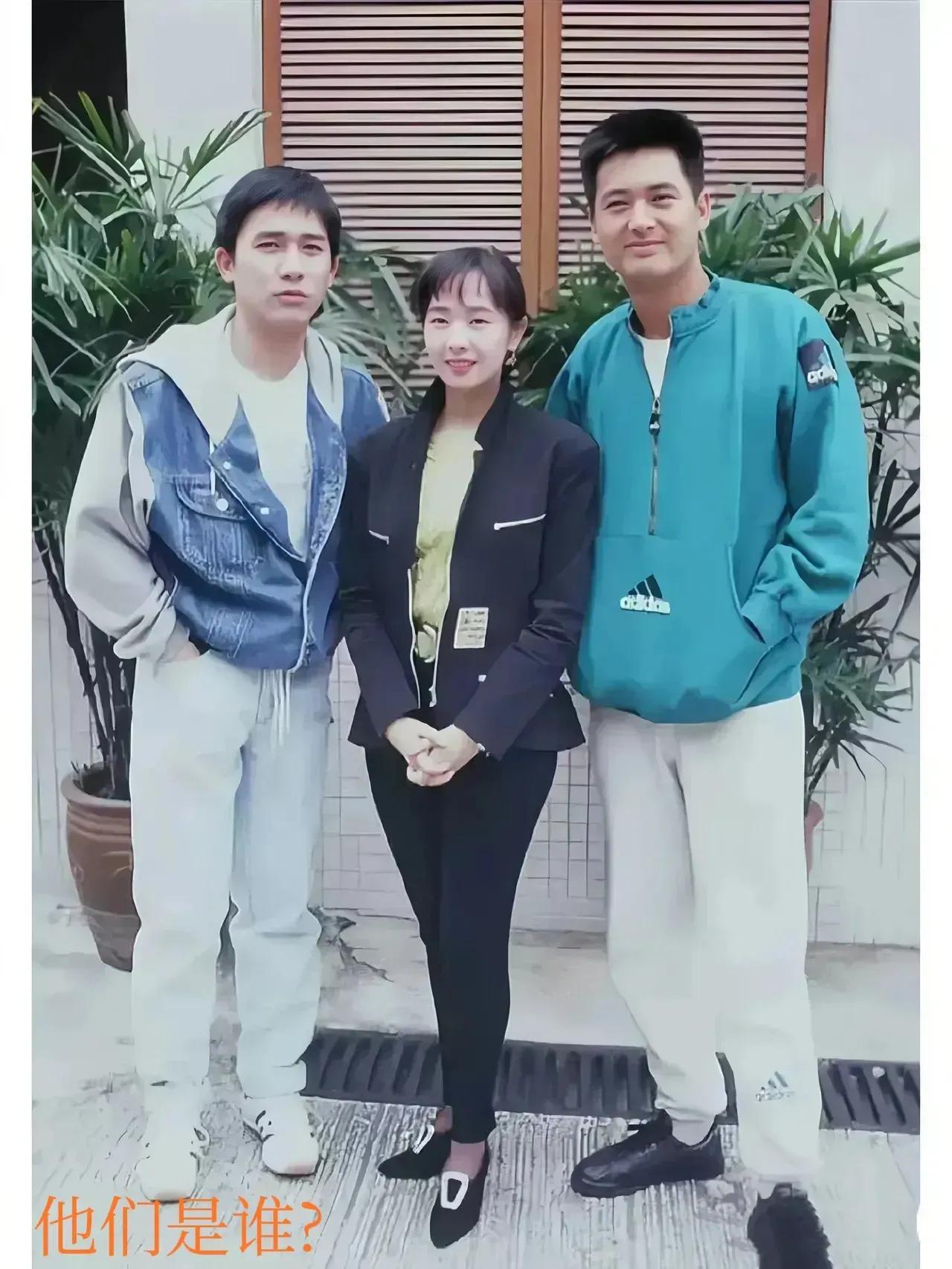 中间这位小女子可不简单，你知道她是谁吗？