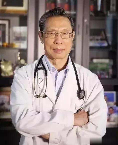 
     “ 健康所系，性命相托，医者初心。”
  当听到钟老爷子说出这句话的