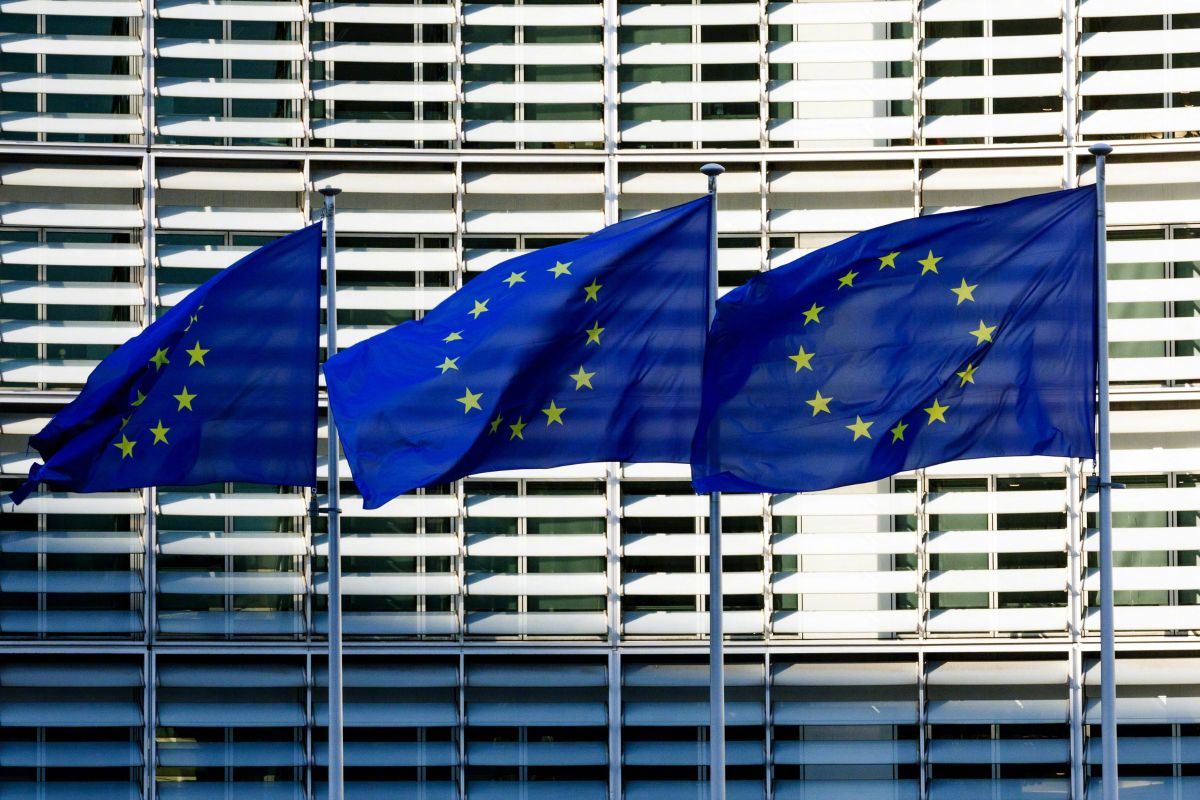 【法媒：#欧洲议会暂停批准欧美贸易协定# 】据法国《快报》周刊网站1月20日报道