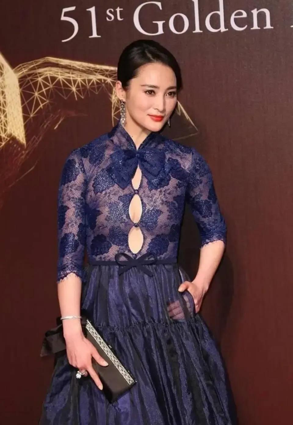 万万没想到，这两位公认的绝色大美女竟然也隔空撞衫了！

一位是被称为古装“第一美