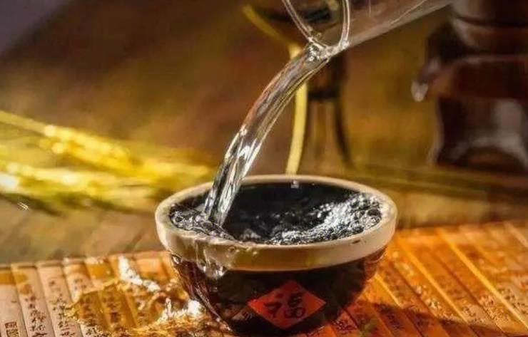 年纪大了需要戒酒？其实并不用，牢记这三点，就没问题

我叔今年65岁啦，每天喝三