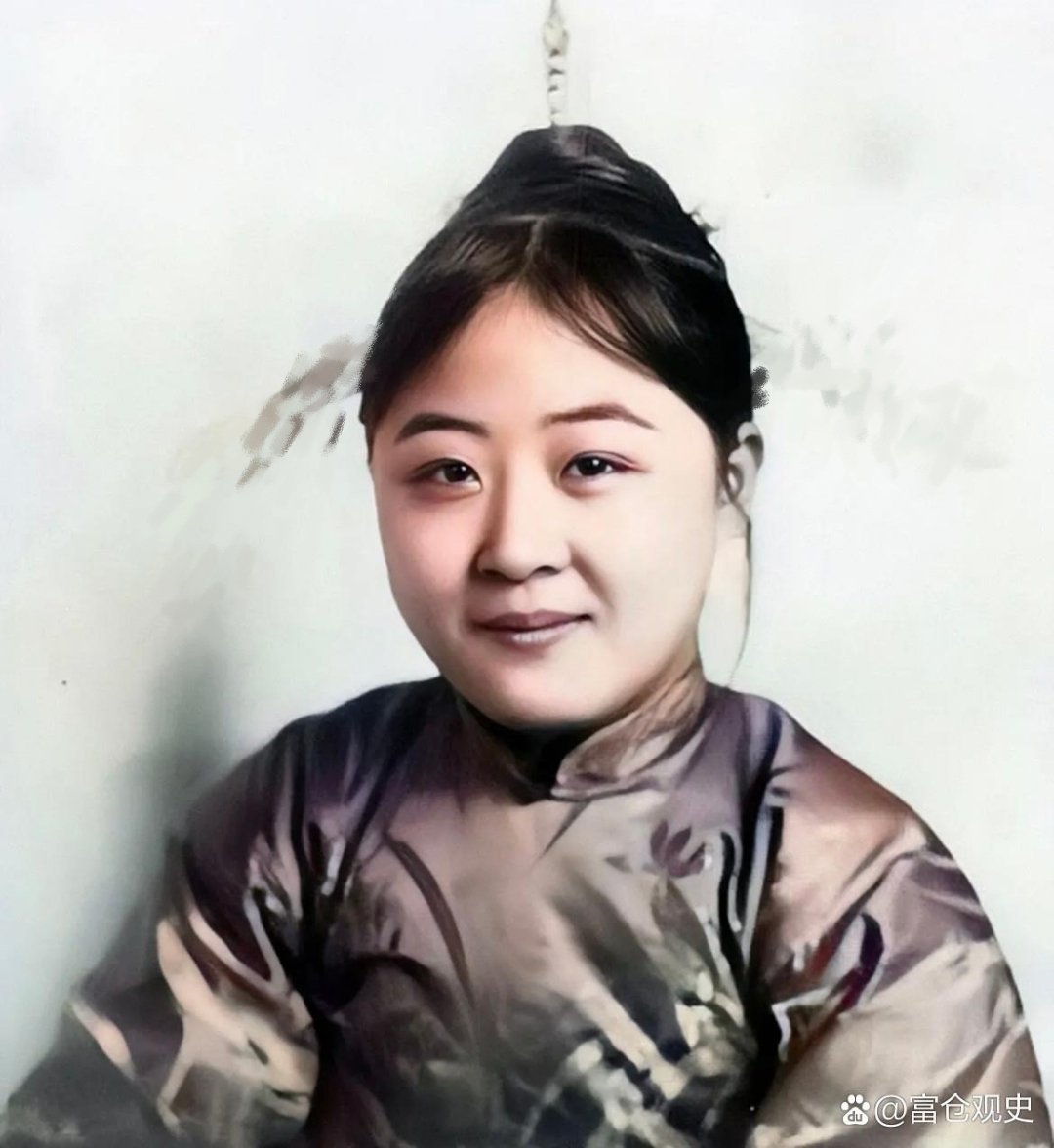 #历史那些事[超话]#这个圆脸大眼，举止端庄，一脸富相的女人，是一个蒙古部落首领