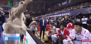 西热力江“火力全开”

CBA的主教练个个暴脾气
惹不起
李春江、杜锋、刘维伟、