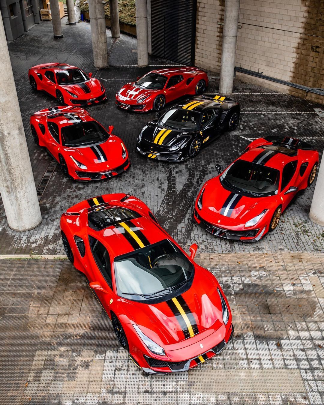 Ferrari 488 pista ❤️🖤🤍拥有这么多法拉利什么感觉？#法拉