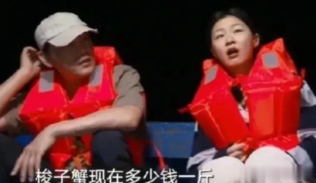 秦昊和金靖跟着渔民出海捞螃蟹，秦昊得知梭子蟹卖50块一斤，整个人很兴奋：“咱们一