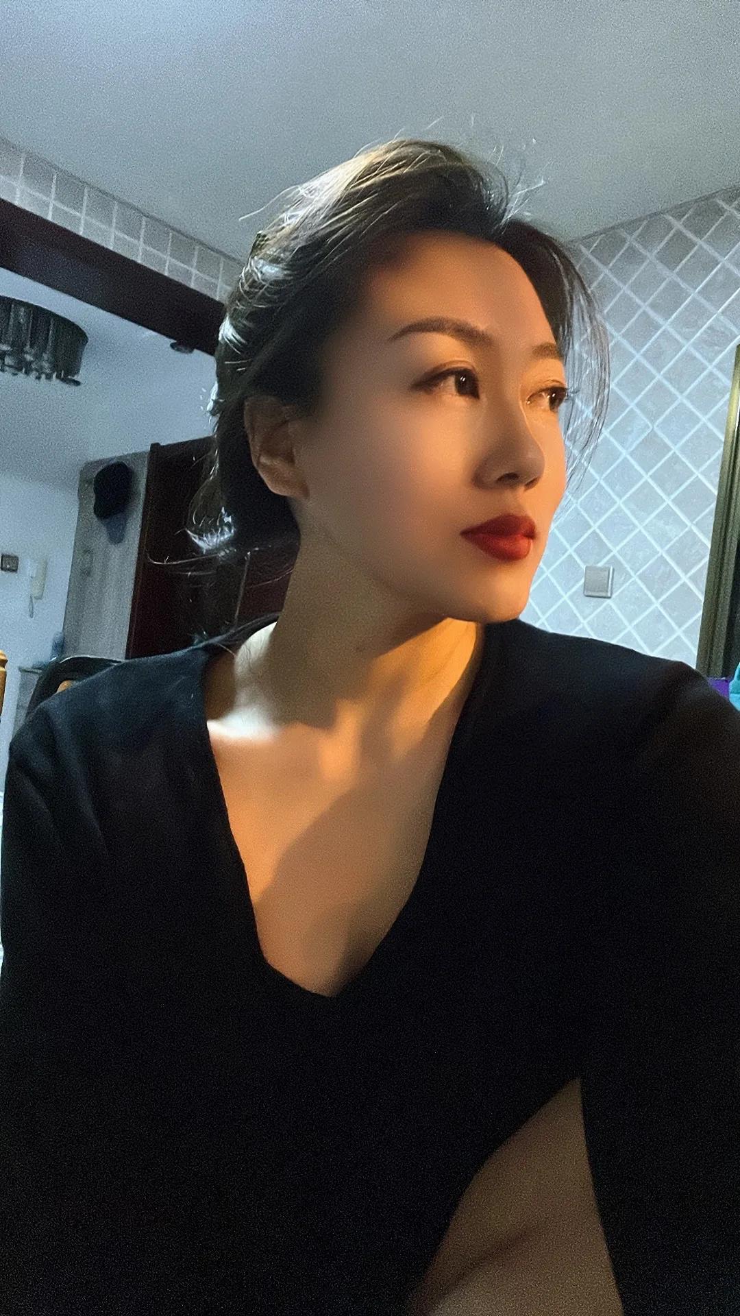 打工好累，真的，每天重复着同样的事情，枯燥无味，但我不能哭，因为骑电动车的时候，