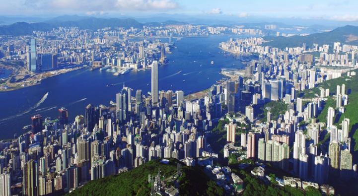 香港出台高端人才通行证计划，向内地 9 所大学毕业生开放落户。
人才，是一个城市